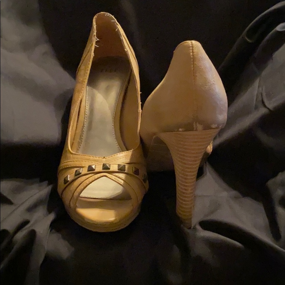 Elle Peep Toe Heels